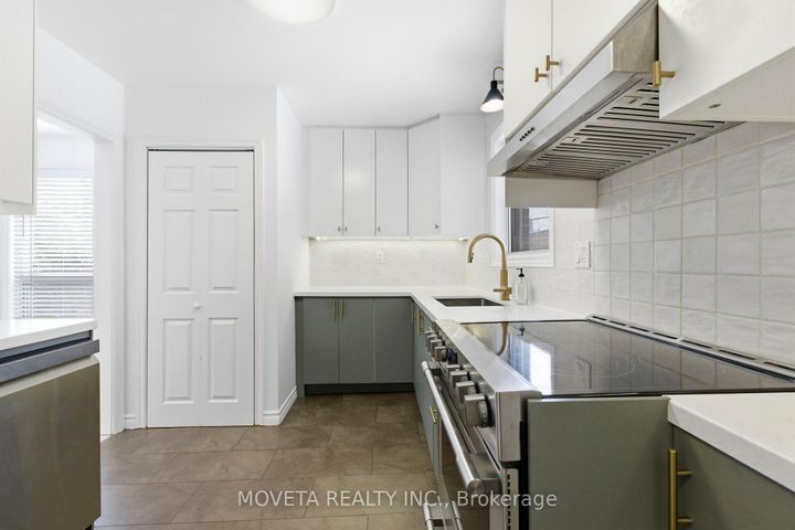 Photo 12 at 438 Silverthorn Avenue, Eglinton West, Toronto