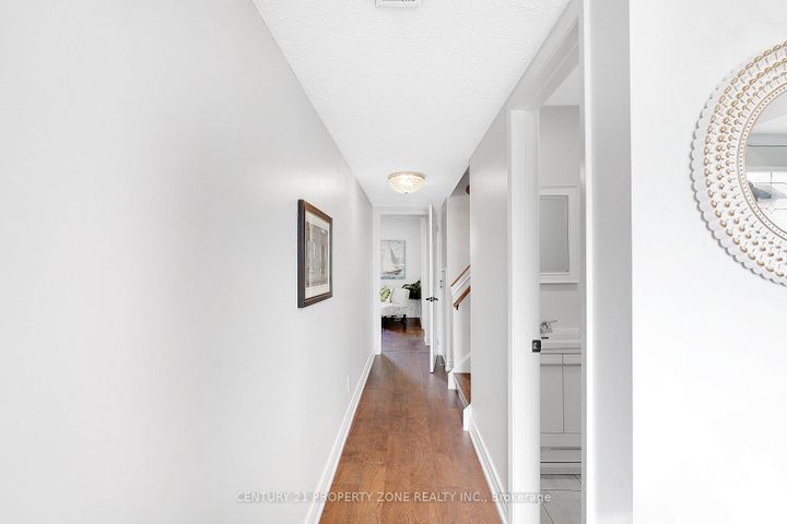 Photo 2 at 40 - 7340 Copenhagen Road, Meadowvale, Mississauga