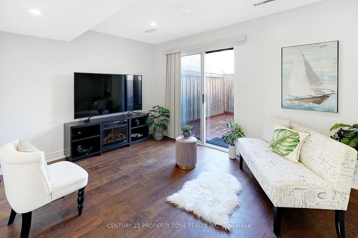 Photo 3 at 40 - 7340 Copenhagen Road, Meadowvale, Mississauga