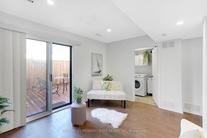 Photo 4 at 40 - 7340 Copenhagen Road, Meadowvale, Mississauga