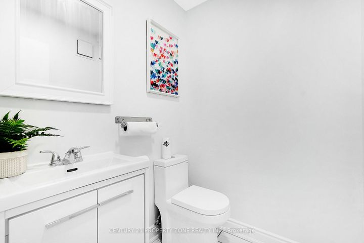 Photo 5 at 40 - 7340 Copenhagen Road, Meadowvale, Mississauga