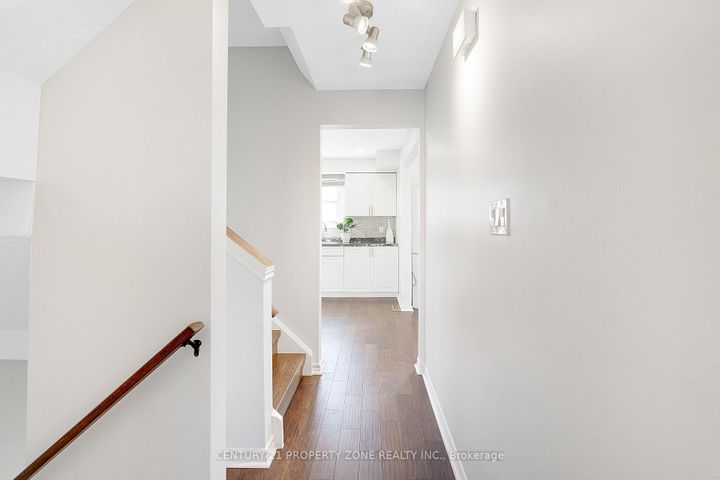 Photo 6 at 40 - 7340 Copenhagen Road, Meadowvale, Mississauga