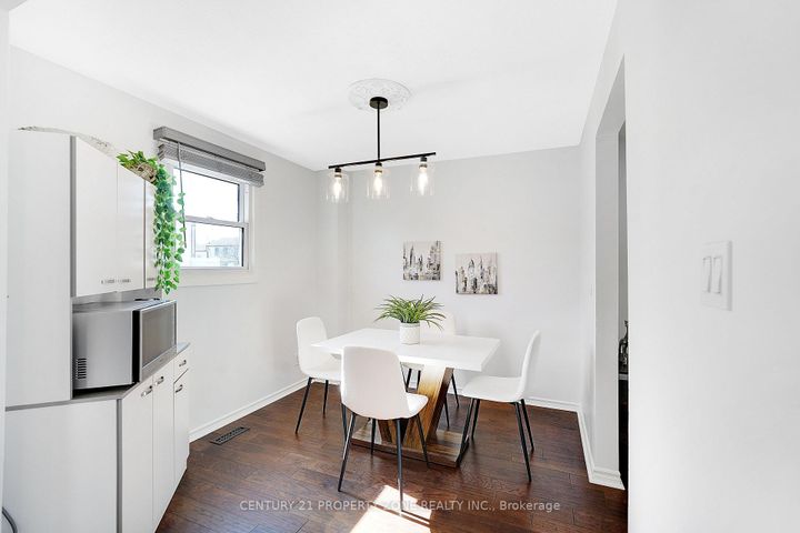 Photo 9 at 40 - 7340 Copenhagen Road, Meadowvale, Mississauga