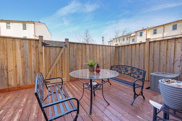 Photo 24 at 40 - 7340 Copenhagen Road, Meadowvale, Mississauga