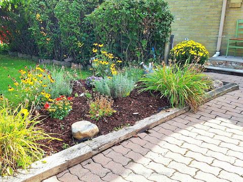 Photo 4 at 102 Botany Hill Road, Morningside, Toronto