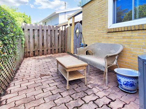 Photo 5 at 102 Botany Hill Road, Morningside, Toronto