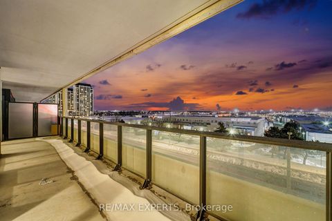 Photo 3 at 421 - 8960 Jane Street, Vellore Village, Vaughan