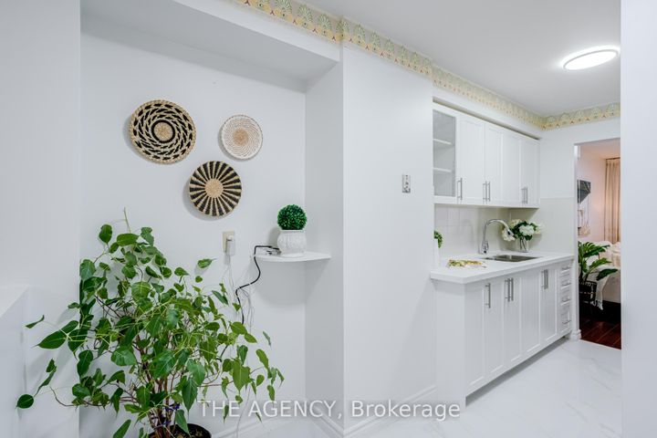 Photo 9 at 142 Greenbrae Circuit, Woburn, Toronto