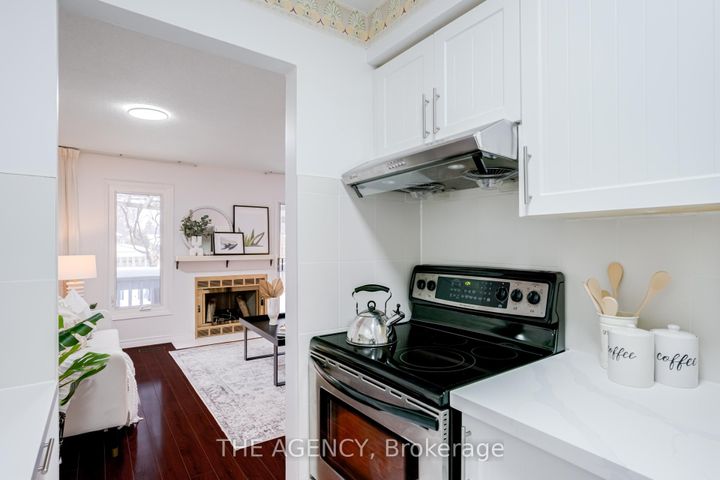 Photo 10 at 142 Greenbrae Circuit, Woburn, Toronto