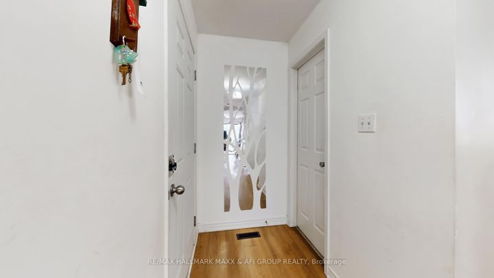 Photo 4 at 13 Don Head Village Boulevard, North Richvale, Richmond Hill