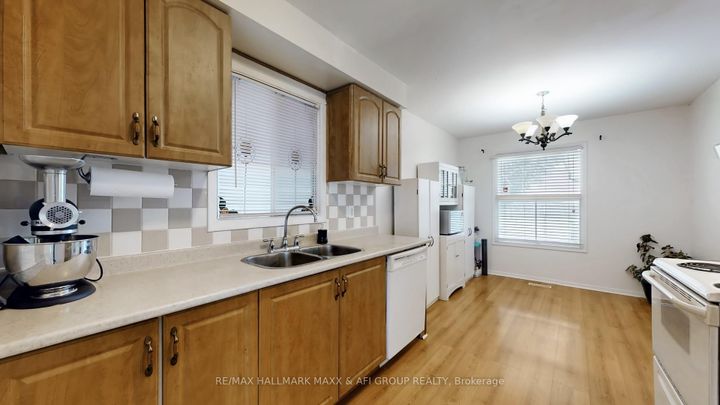 Photo 12 at 13 Don Head Village Boulevard, North Richvale, Richmond Hill