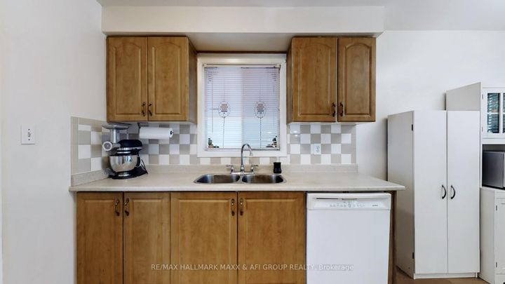 Photo 13 at 13 Don Head Village Boulevard, North Richvale, Richmond Hill