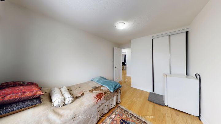 Photo 24 at 13 Don Head Village Boulevard, North Richvale, Richmond Hill