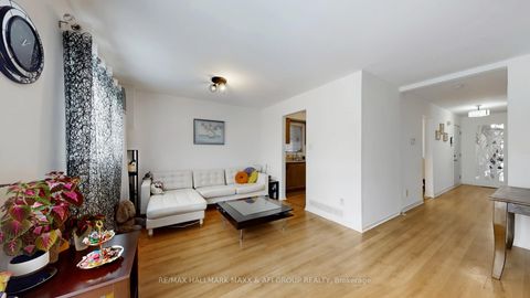 Photo 9 at 13 Don Head Village Boulevard, North Richvale, Richmond Hill