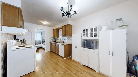 Photo 15 at 13 Don Head Village Boulevard, North Richvale, Richmond Hill