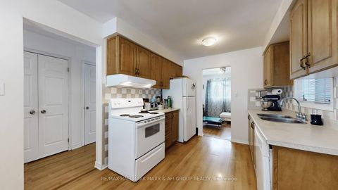 Photo 16 at 13 Don Head Village Boulevard, North Richvale, Richmond Hill