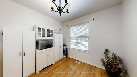 Photo 17 at 13 Don Head Village Boulevard, North Richvale, Richmond Hill