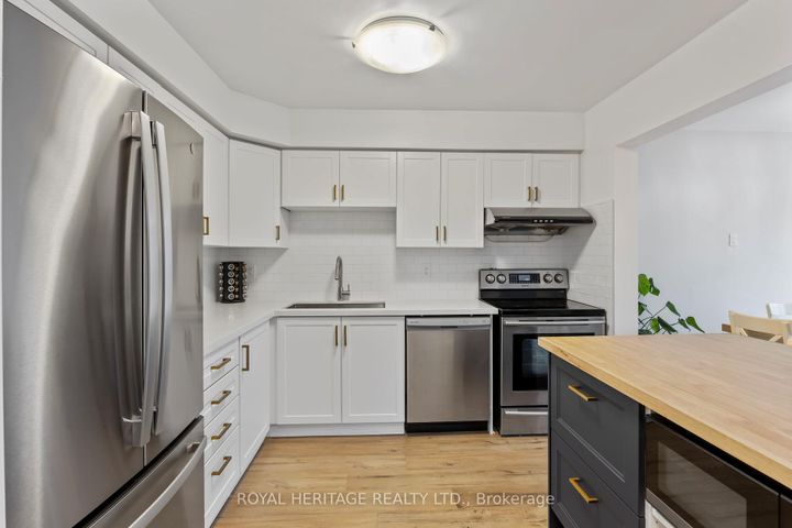 Photo 2 at 1251 Quest Circle, Meadowvale Village, Mississauga