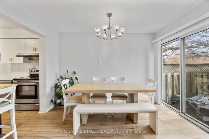 Photo 5 at 1251 Quest Circle, Meadowvale Village, Mississauga