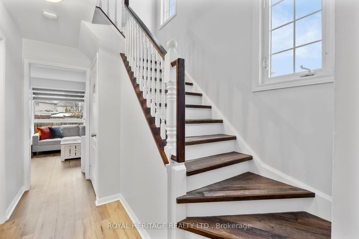 Photo 6 at 1251 Quest Circle, Meadowvale Village, Mississauga