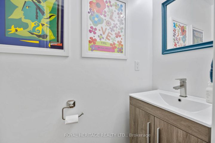 Photo 10 at 1251 Quest Circle, Meadowvale Village, Mississauga