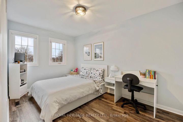 Photo 13 at 1251 Quest Circle, Meadowvale Village, Mississauga