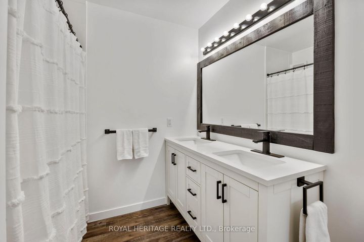 Photo 15 at 1251 Quest Circle, Meadowvale Village, Mississauga