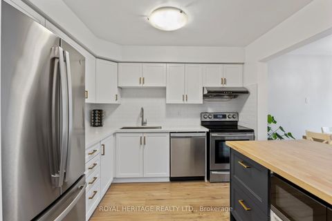 Photo 2 at 1251 Quest Circle, Meadowvale Village, Mississauga