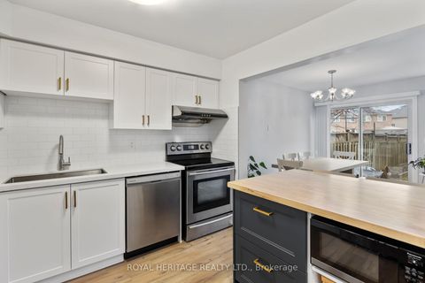 Photo 4 at 1251 Quest Circle, Meadowvale Village, Mississauga