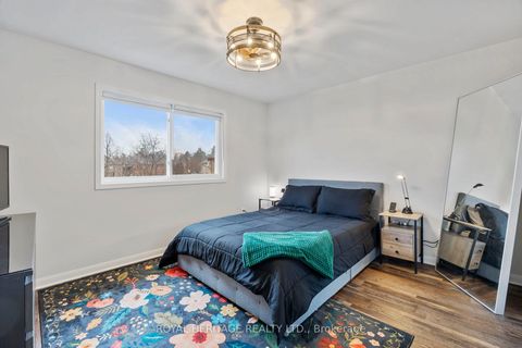 Photo 11 at 1251 Quest Circle, Meadowvale Village, Mississauga