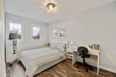 Photo 13 at 1251 Quest Circle, Meadowvale Village, Mississauga