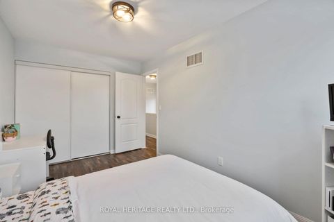 Photo 14 at 1251 Quest Circle, Meadowvale Village, Mississauga