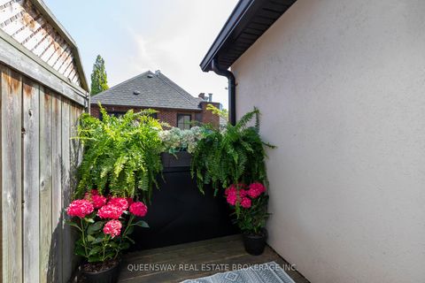 Photo 9 at 19 - 232 St. George Street, Annex, Toronto