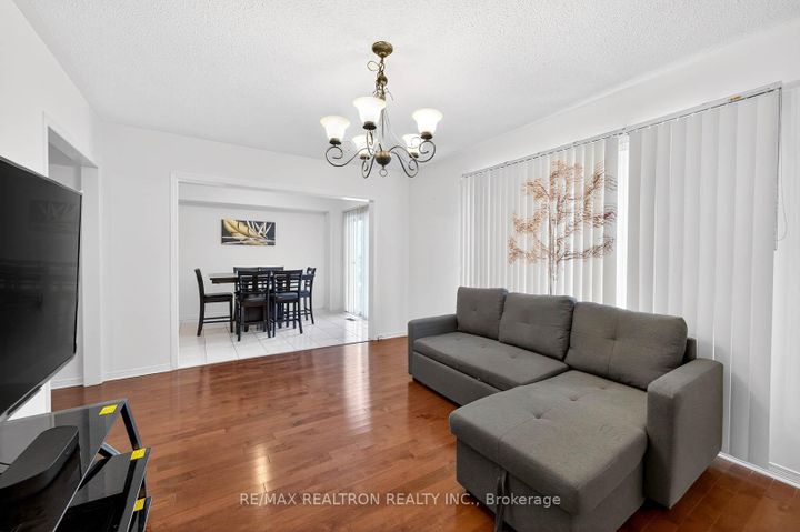 Photo 11 at 16 Pacific Wind Crescent, Wellington, Brampton