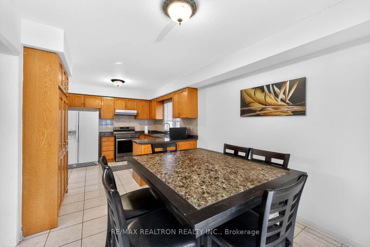 Photo 14 at 16 Pacific Wind Crescent, Wellington, Brampton