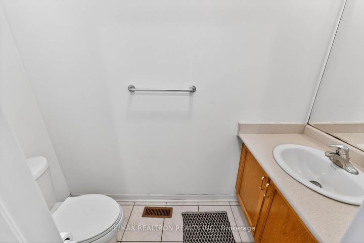 Photo 18 at 16 Pacific Wind Crescent, Wellington, Brampton