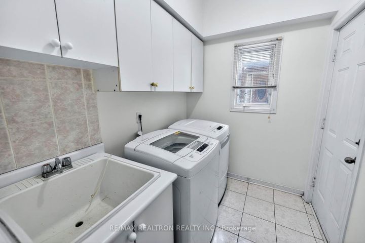 Photo 19 at 16 Pacific Wind Crescent, Wellington, Brampton