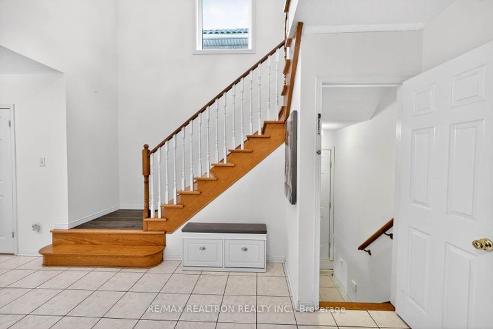 Photo 20 at 16 Pacific Wind Crescent, Wellington, Brampton