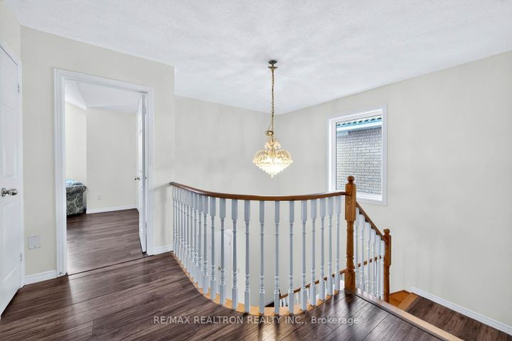 Photo 22 at 16 Pacific Wind Crescent, Wellington, Brampton