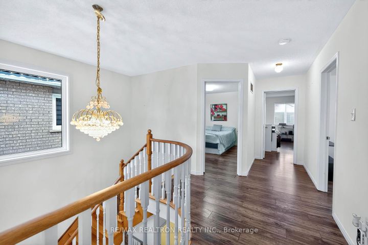 Photo 23 at 16 Pacific Wind Crescent, Wellington, Brampton