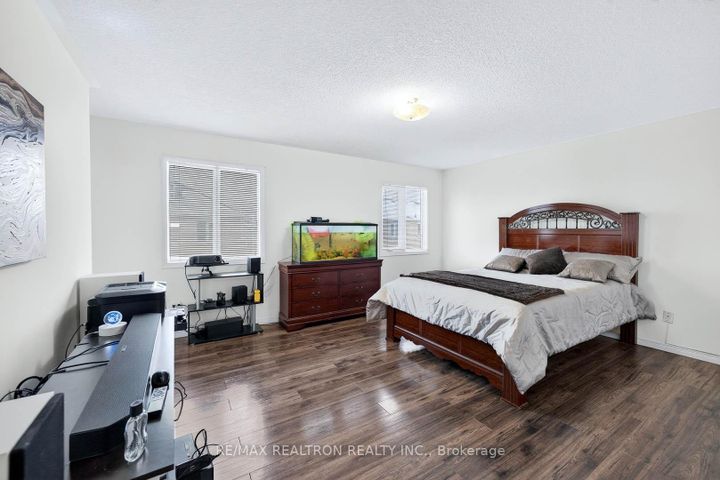 Photo 24 at 16 Pacific Wind Crescent, Wellington, Brampton