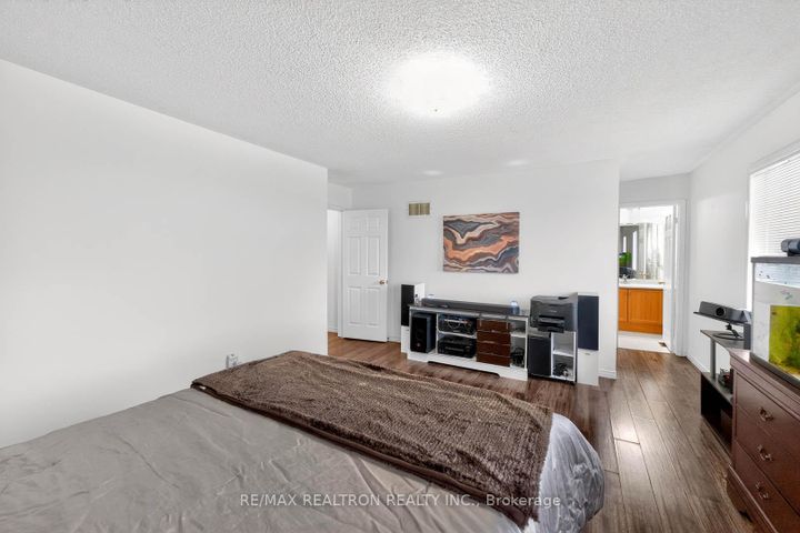 Photo 25 at 16 Pacific Wind Crescent, Wellington, Brampton