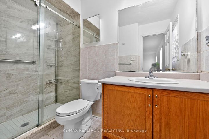 Photo 26 at 16 Pacific Wind Crescent, Wellington, Brampton