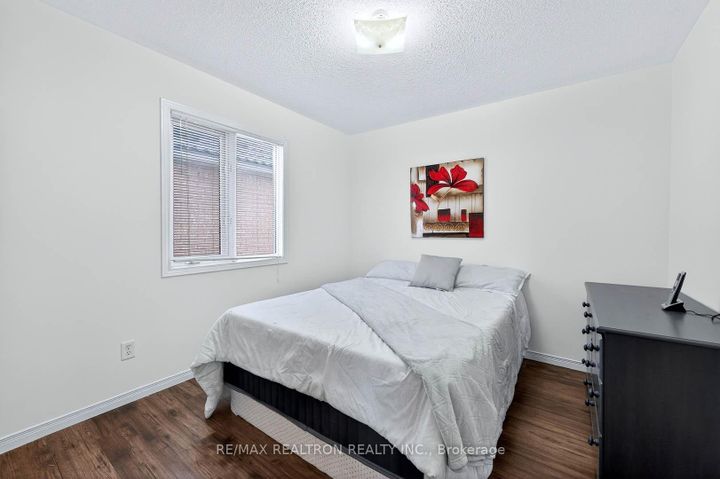 Photo 31 at 16 Pacific Wind Crescent, Wellington, Brampton