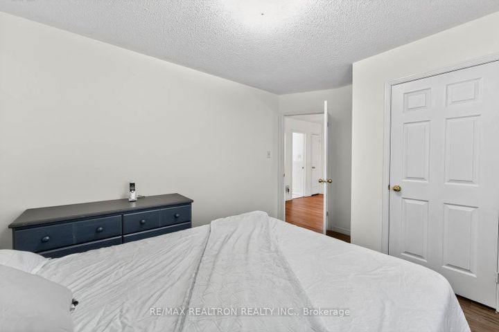 Photo 32 at 16 Pacific Wind Crescent, Wellington, Brampton