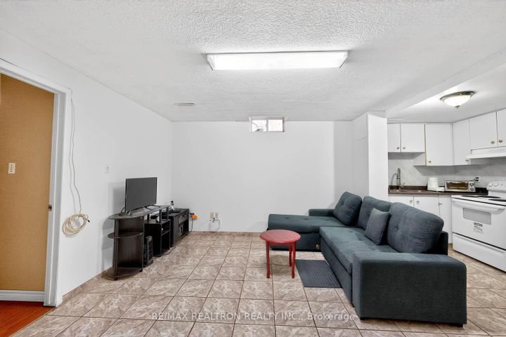 Photo 38 at 16 Pacific Wind Crescent, Wellington, Brampton