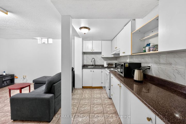 Photo 41 at 16 Pacific Wind Crescent, Wellington, Brampton