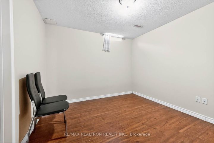 Photo 42 at 16 Pacific Wind Crescent, Wellington, Brampton