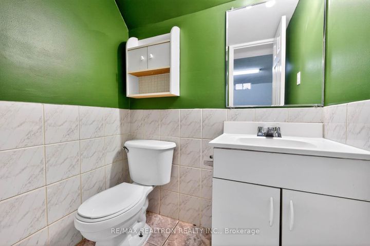 Photo 47 at 16 Pacific Wind Crescent, Wellington, Brampton