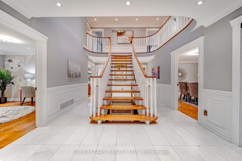 Photo 2 at 75 Rockwood Crescent, Beverley Glen, Vaughan